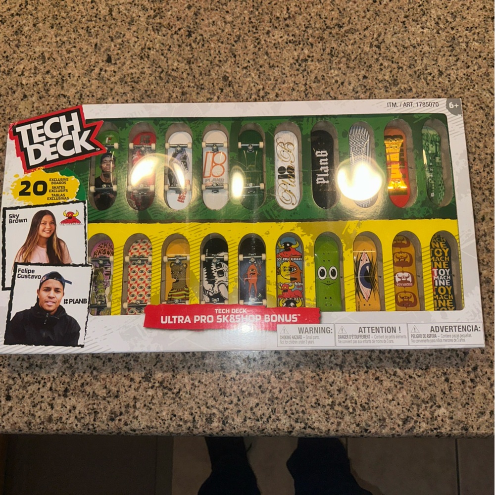 Tech Deck Ultra Pro SK8Shop Bundle Exclusive 20 Skateboard Set Fingerboard